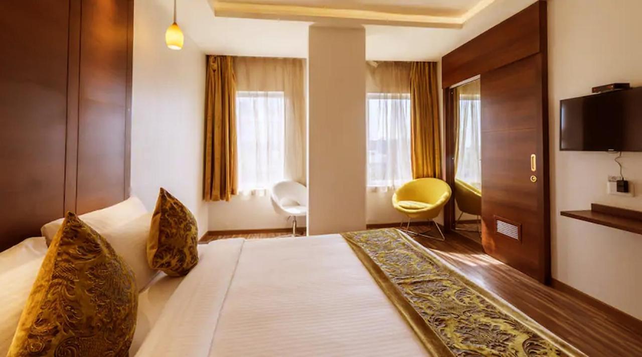Jagadish Brigade Hotel Бангалор Экстерьер фото