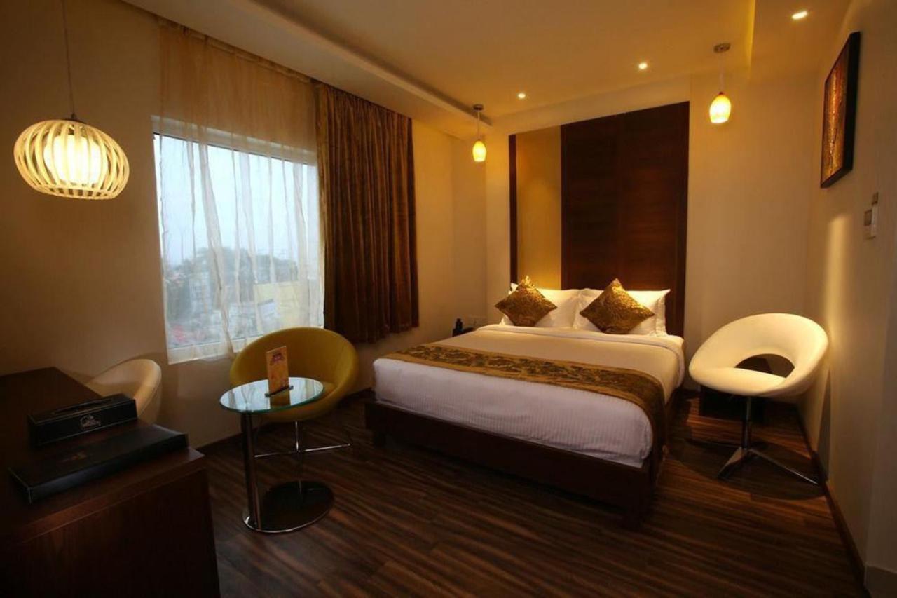Jagadish Brigade Hotel Бангалор Экстерьер фото