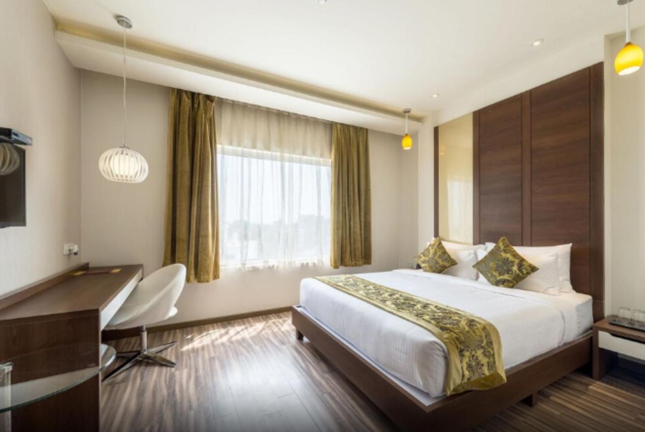 Jagadish Brigade Hotel Бангалор Экстерьер фото